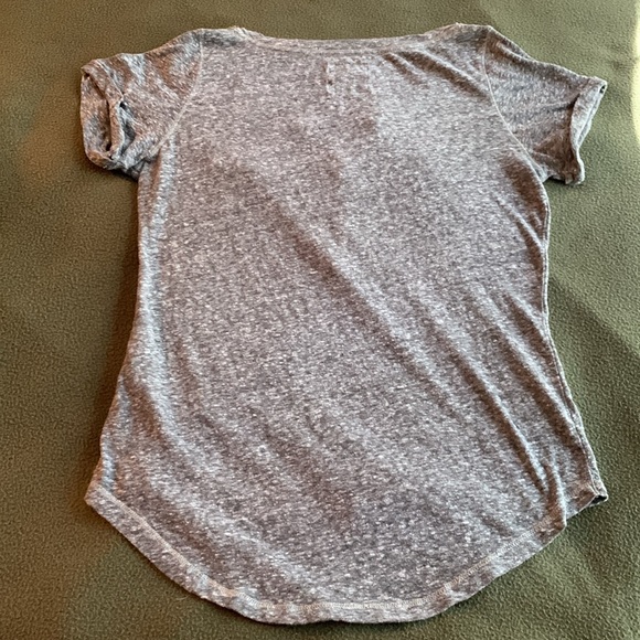 Hollister heather gray, short sleeve shirt with brooms and pockets. Size small. - Picture 6 of 6